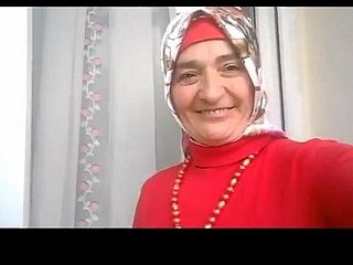 Türkische Oma in Hijab