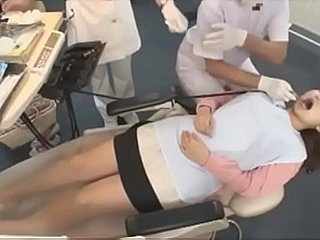 Homem invisível accomplish EP-02 japonês na clínica odontológica, paciente acariciado e fodido, ato 02 de 02