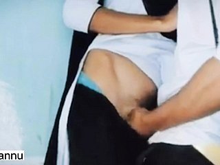 Desi Collage Partisan Sexo vazou vídeo MMS em hindi, faculdade jovem e sexo de menino na sala de aula brisk quente romântico foda