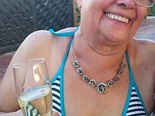 75 -jarige oma houdt winning b open masturbatie.