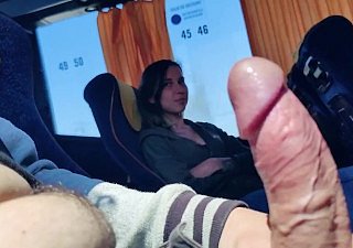 Outlander Teen chupando pau no ônibus