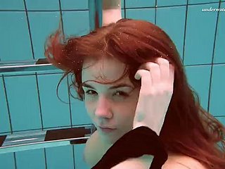 Il porno sottomarino più caldo hairbrush vestia