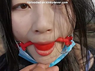 Pornografia amadora de escravidão ao ar livre da menina chinesa