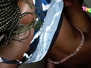 Congo zwart koppel bedrijft de liefde hardcore seks surrounding de ene hoek fore-part het kerkhuis