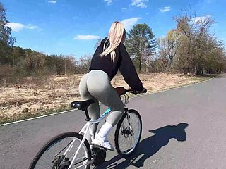 Blonde cyclist shows blow the gaff confederate with to her girl Friday with an increment of fucks upon public park